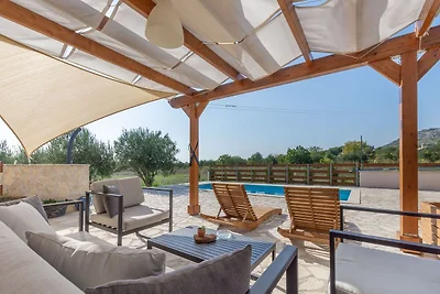 Boutique-Ferienhaus in Donje Polje mit Pool