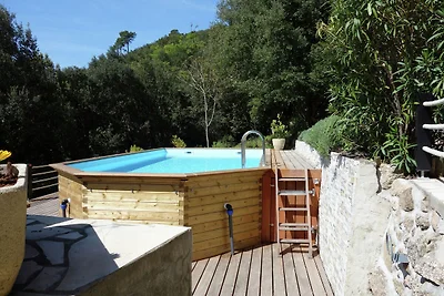 Modern vakantiehuis met zwembad
