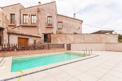 17th century farmhouse in Bages, near...