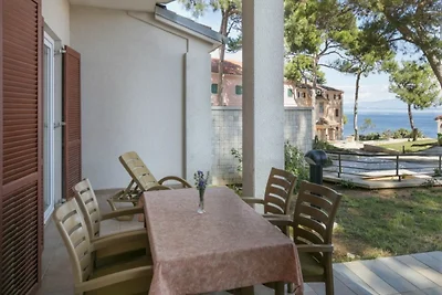 Appartement in Veli Lošinj bij het strand
