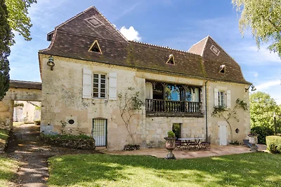 Gemütliche Villa in Sourzac mit Swimmingpool