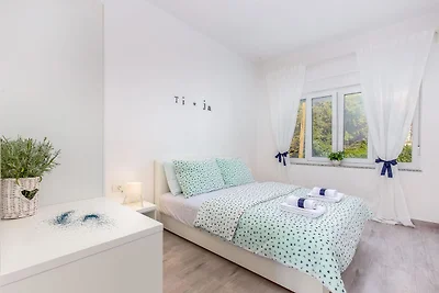 Appartement met zwembad vlakbij zee