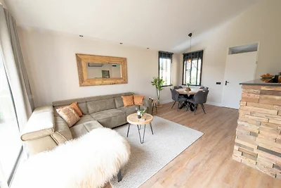 Wellness-Bungalow mit Whirlpool und Sauna