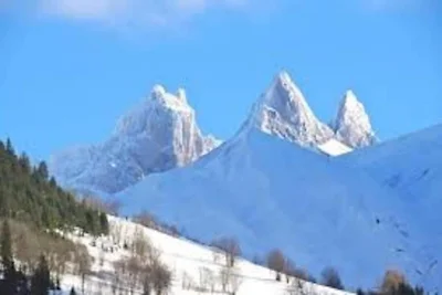 Rifugio alpino con terrazza