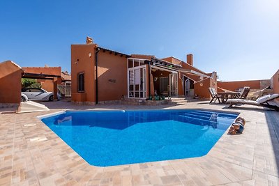 Villa mit privatem Pool und Dachterrasse