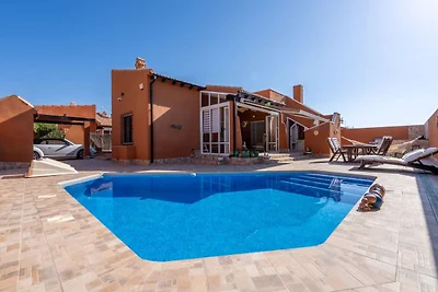 Villa mit privatem Pool und Dachterrasse