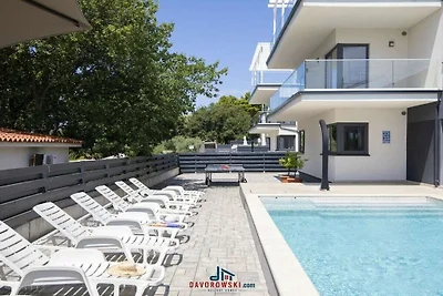 Villa in Pomer mit Schwimmbecken