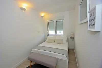 Apartments Tomy - One Bedroom Apartment with ...