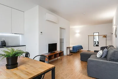 On Trend Nightlife Studio 203