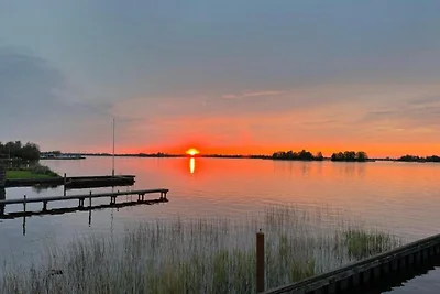 Geschakelde villa aan de Loosdrechtse Plassen
