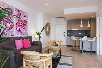 Modernes Apartment mit Terrasse und Meerblick