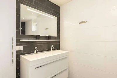 Confortevole bungalow con microonde, in mezzo...