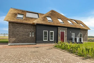 Villa am IJsselmeer mit privatem Steg