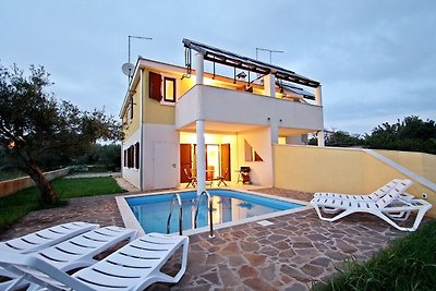 Luxuriöses Ferienhaus in Novigrad mit private...