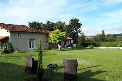 Casa vacanze con piscina a Verteillac