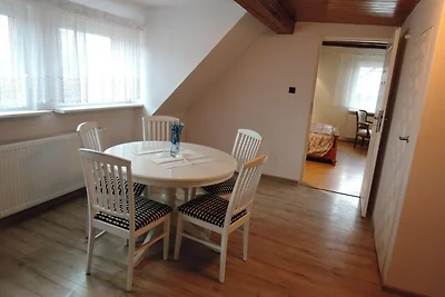 Ferienhaus mit umzהuntem Garten in Stepnica