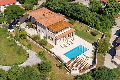 Villa in Gostinjac mit Schwimmbecken