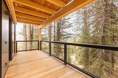 Lavish chalet with hot tub