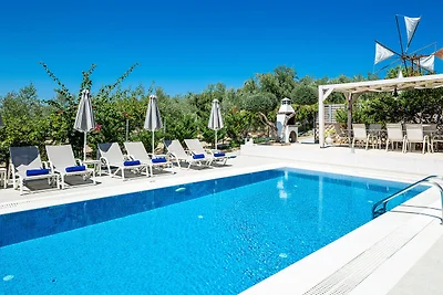 Moderne Villa in Adelianos Kampos in...
