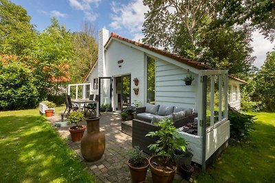 Ruhiges Ferienhaus in Dishoek mit Garten