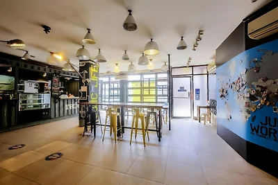 Spacious Quad Retreat at Trendy Hostel –...