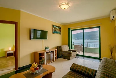 Amor Residence - One Bedroom Apartment with T...