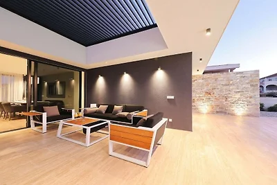 Villa in Kraj, Tkon mit Schwimmbecken