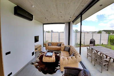 Moderne Dalhem-Villa mit Aussicht