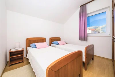 Trogir Comfortable Apartment with Terrace - T...