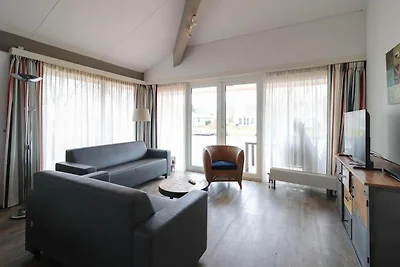 Premium-Wellness-Villa am Wasser