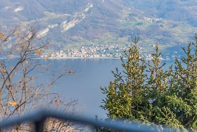 Villa in Civenna mit Balkon und Barbecue