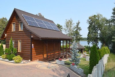 Una casa di lusso sulla riva del lago