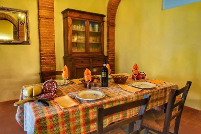 Pittoresca villa con piscina a Sinalunga