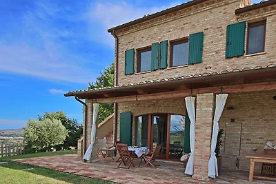 Cottage a Montelabbate con piscina