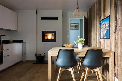 Apartment with Lovely Terrace near Lift...