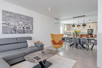 Moderne Ferienvilla mit privatem Pool