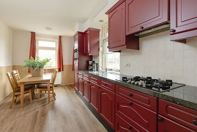 Bauernhaus mit dekorativem Kamin in Zuna
