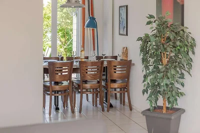 Bungalow am Wasser mit Garten