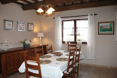 Haus im Grünen auf einem großen Grundstück