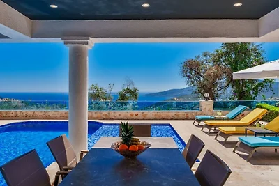 Villa in Kalkan mit Schwimmbecken