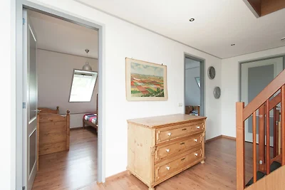 Modernes Ferienhaus mit Whirlpool in...