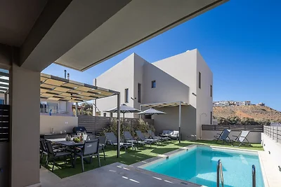 6-Bed Panormo Beachside Oasis