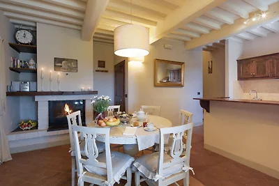 Verlockendes Ferienhaus in Cortona mit Pool
