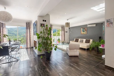 Spaziosa villa con piscina privata