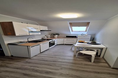 WOhnung mit Pool und Garten in Stepniczka