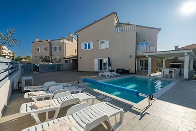 Villa in Premantura met zwembad