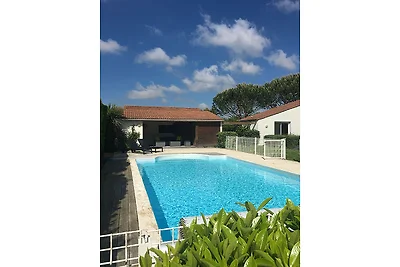 Moderne Villa mit privatem Pool