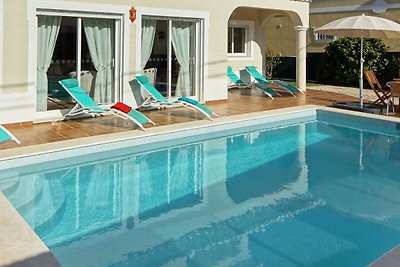 Elegante villa a Carvoeiro con piscina