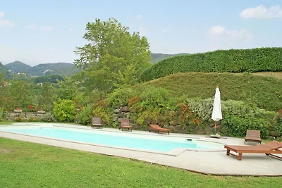 S. Romano in Garfagnana: villa di lusso, vasc...