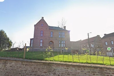 Malerisches Herrenhaus mit Garten in Tongeren